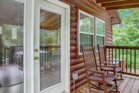 Cuddles, 1 Bedroom Studio, Walk To Downtown And Hiking Trails! Gatlinburg Extérieur photo